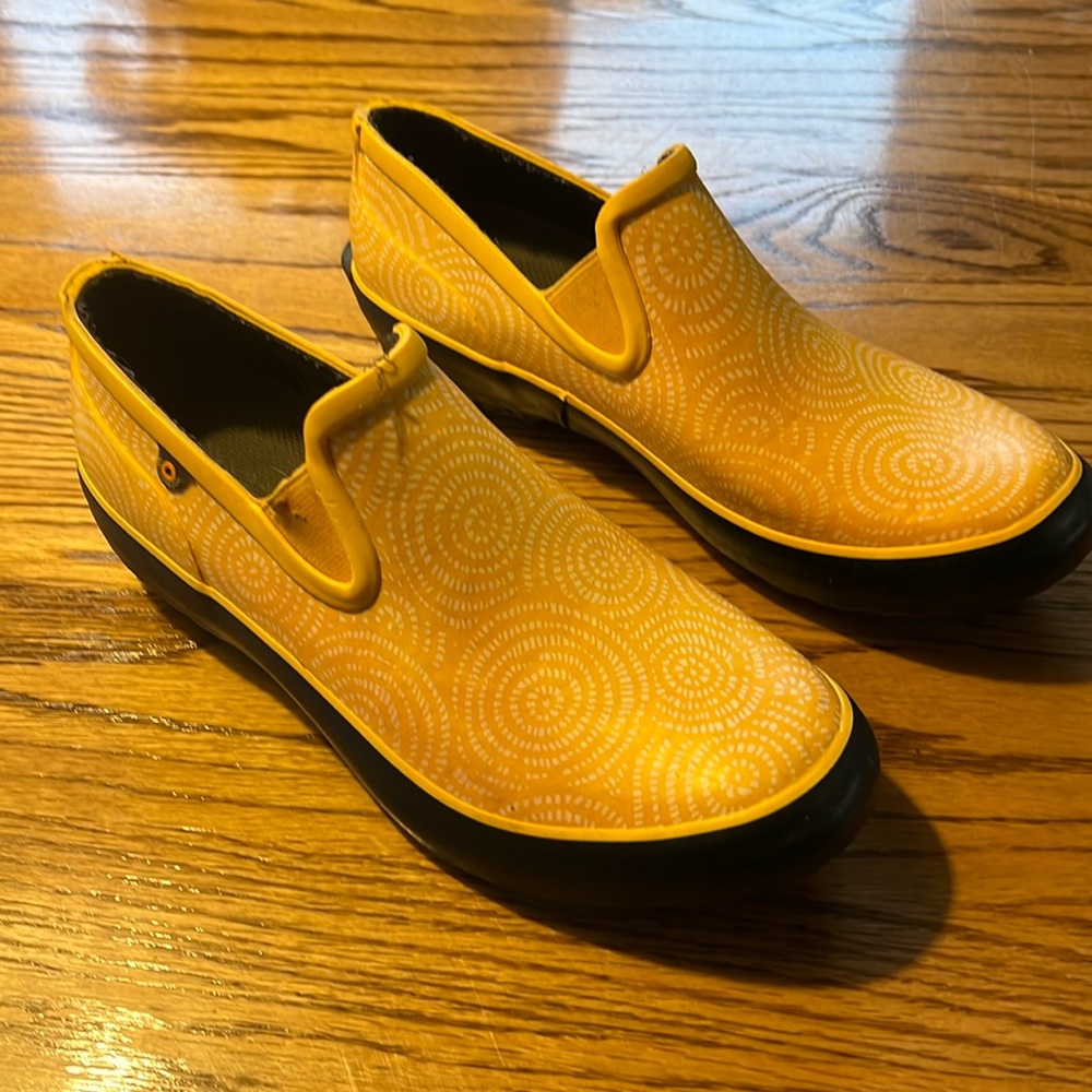 Boggs rain shoes